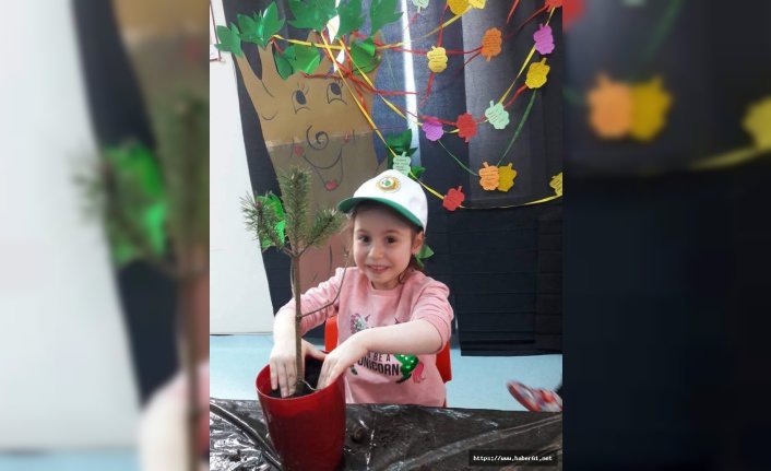 Minikler fidanları toprakla buluşturdu