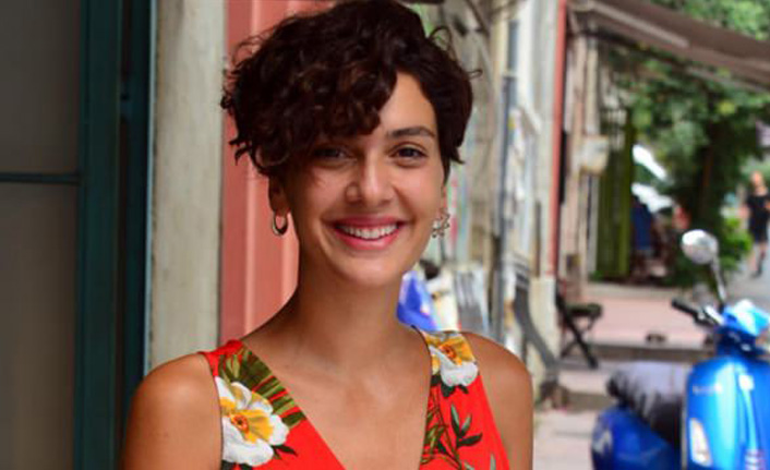 Bergüzar Korel dizi oyunculuğunu bıraktı mı?