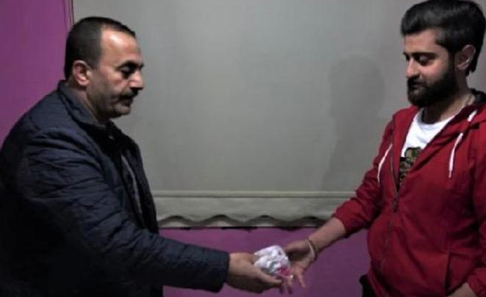 Esnaftan örnek davranış!