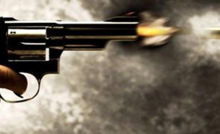 Kadına sokak ortasında kurşun yağdırdı