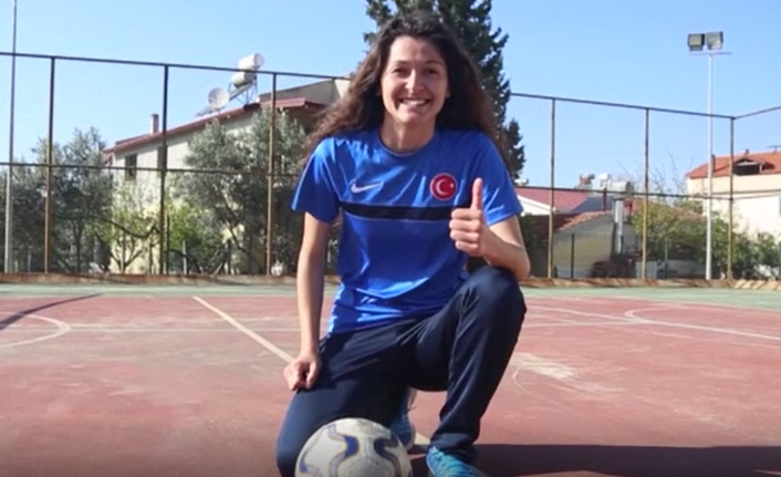 En büyük hayali, işitme engellilere yol göstermek