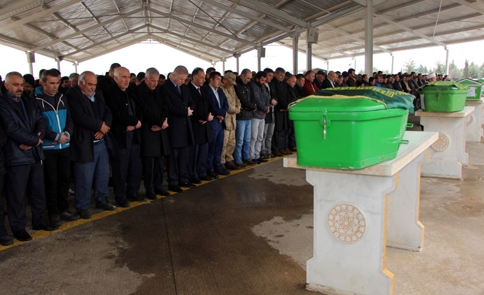 Muhtarlık kavgasında ölen 3 kardeş toprağa verildi