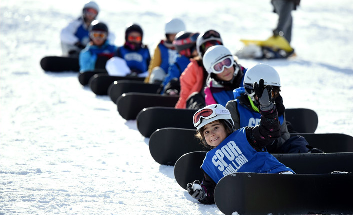 2 bin kişi kayak öğrendi