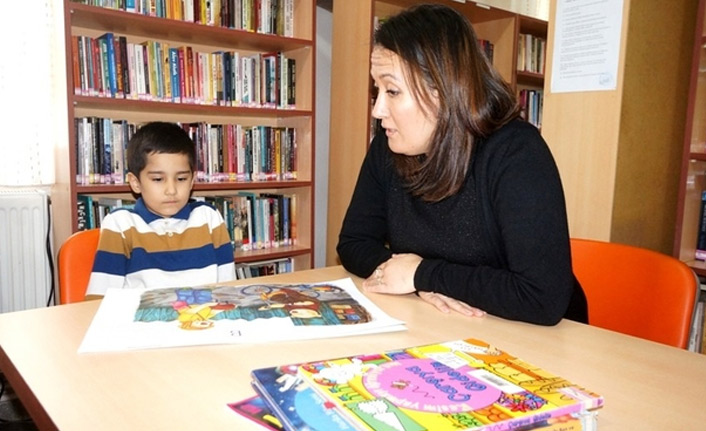 6 yaşındaki oğluna bir yılda 219 kitap okudu