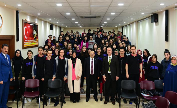 Vali Ustaoğlu öğrencilerle bir araya geldi