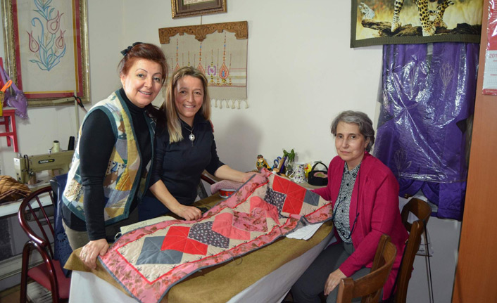 Yorganlara işlenen nakışlar, yelek ve ceket üzerine uygulanıyor