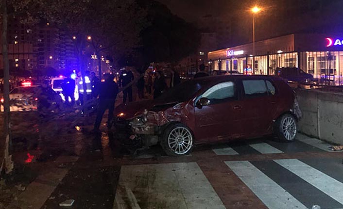 Hastane önünde kaza yapan sürücü kayıplara karıştı