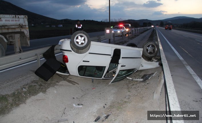Otomobil kontrolden çıktı! Yaralılar var!