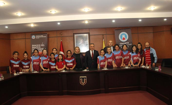 Şampiyon öğrencilere borsadan jest