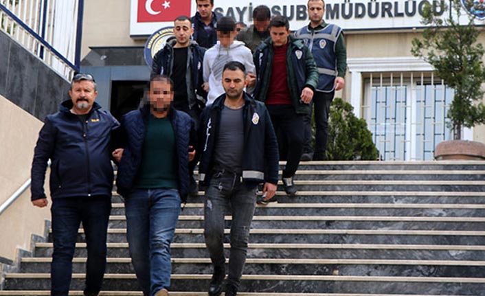 Polisten 'Sağdıç ne ettin' operasyonu! 490 bin liralık vurgun yapmışlardı...