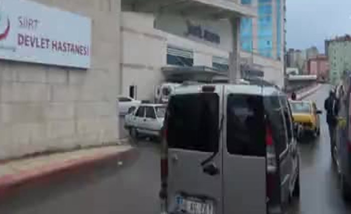 Polis aracı devrildi: 3 yaralı