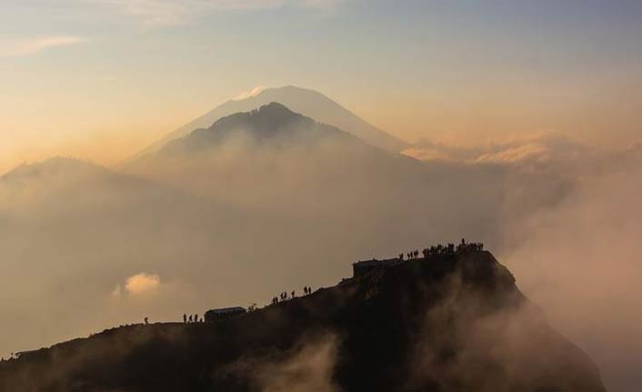 Endonezya'da yanardağ uyarısı