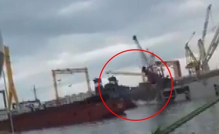 Tersanede vinç devrildi