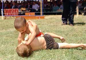 Artvin'de karakucak güreşleri