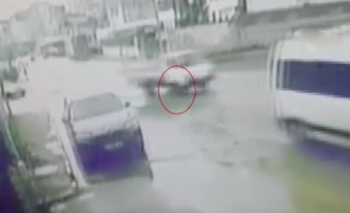 Cani adamın karısına çarptığı anlar kamerada