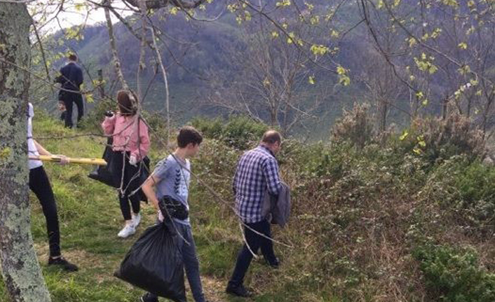 Tarihi Andoz kalesinde öğrencilerden temizlik