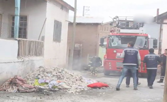 Sobayı mazotla tutuşturmak isterken evi yaktı: 2 yaralı