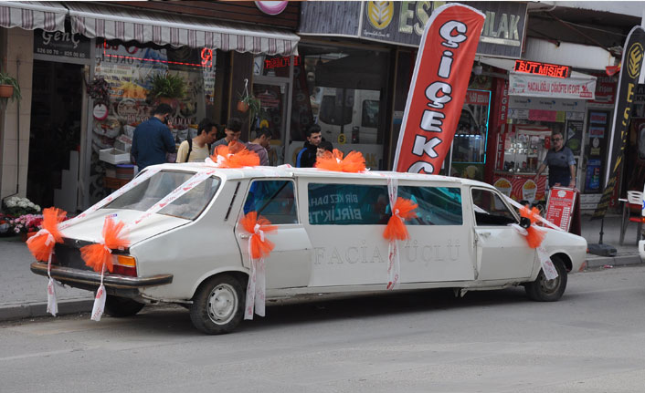 Limuzine benzettiği araca izin çıkmadı, düğün salonuna çekiciyle gidildi