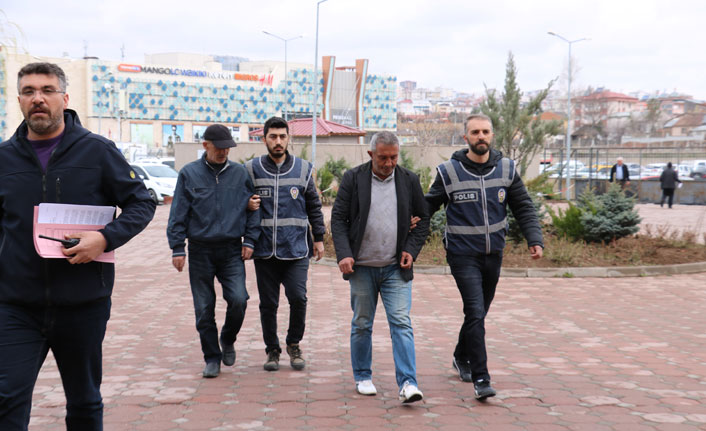 Cin çıkartacağız diyerek 700 bin TL dolandırdılar