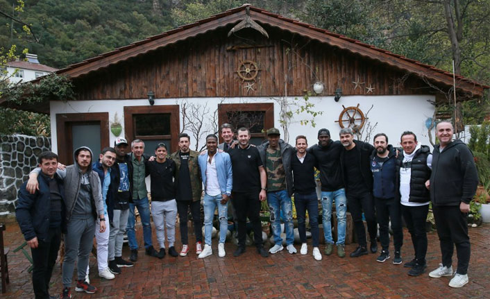 Trabzonsporlu futbolcular, yemekte bir araya geldi