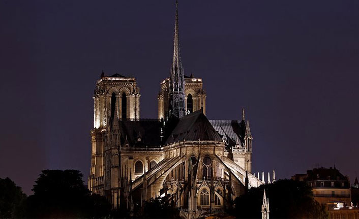 Notre Dame Katedrali’nin yenilemesi için mimarlık yarışması