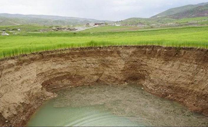 Görenleri şok etti! Tarlada birden oluştu