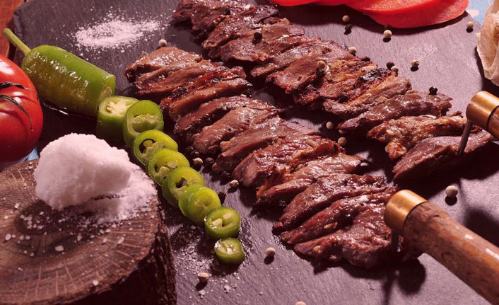 500 kilogram cağ kebabı halka dağıtıldı