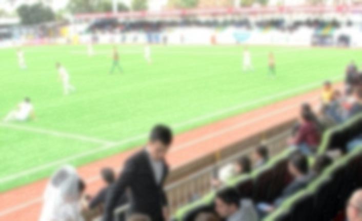 Damatlığıyla maça koştu!