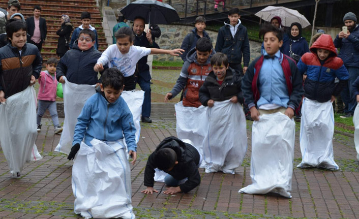 Göçmen öğrenciler Trabzon'da 23 Nisan'ı kutladı
