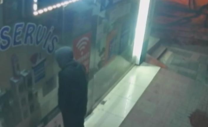 Dükkanı 1 dakikada boşalttılar