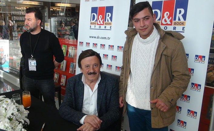 Selami Şahin’ e imza gününde hayran şoku