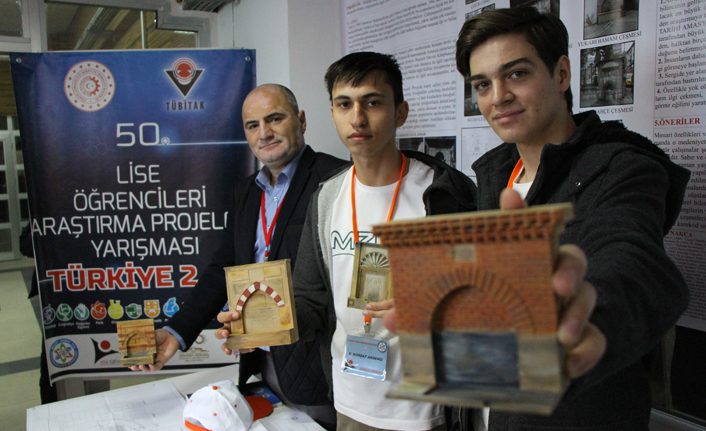 Tarihi çeşmeleri fotoğraflayıp Türkiye ikinciliği kazandılar