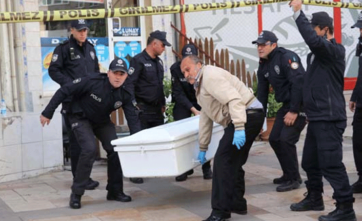 Yaşlı kadın 3'üncü kat penceresine çıkıp...