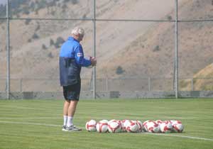 Hugo Broos Ne Yapıyor