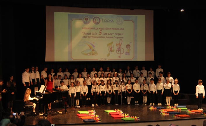 ‘Sanat İçin Beş Çok Geç’ Projesi büyüledi