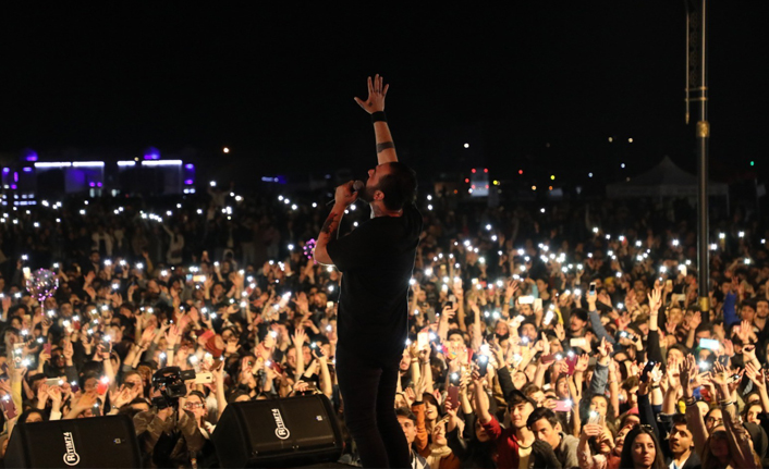 Pera gençleri coşturdu!