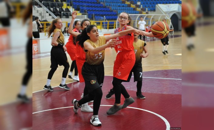 Trabzon'da küçük basketciler nefes kesti