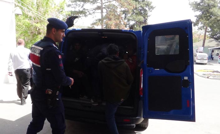 25 kaçak göçmen yakalandı!