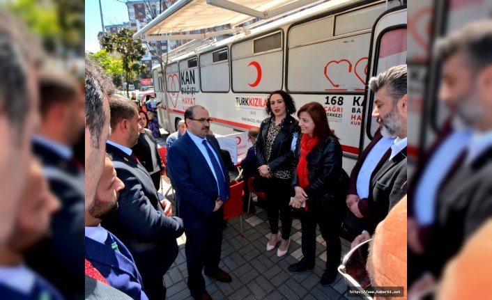 Vali Ustaoğlu'ndan kan bağışına destek