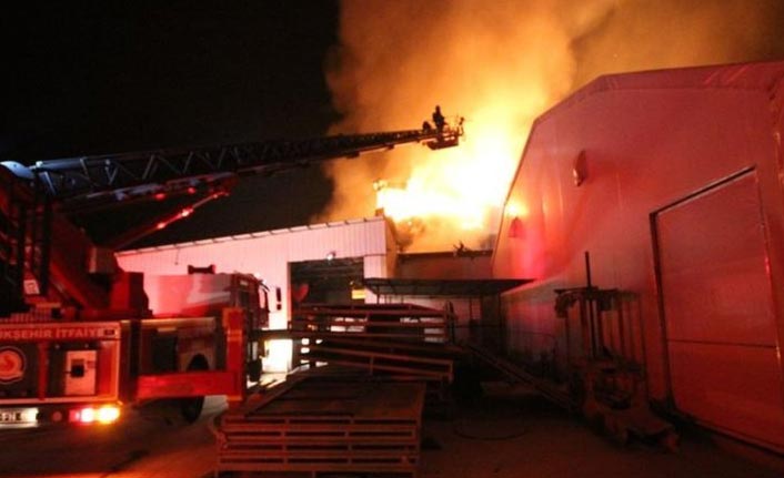 Tekstil fabrikasında korkutan yangın