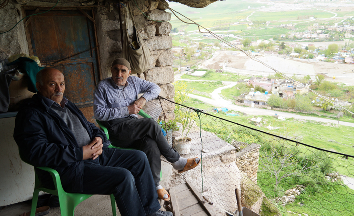 Mağara yaşamına geri döndü