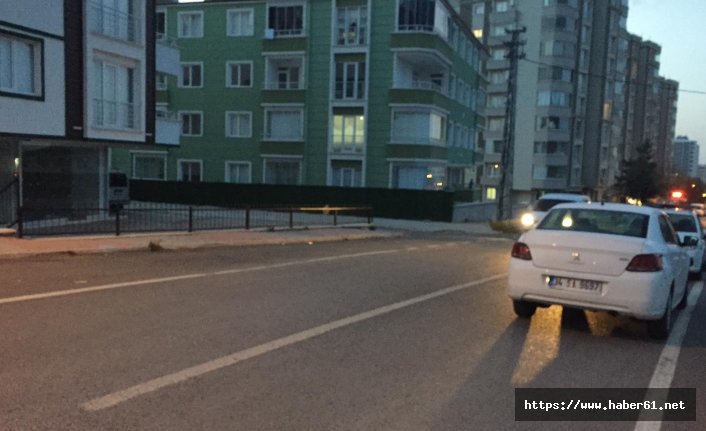 Evine giderken silahlı saldırıya uğradı