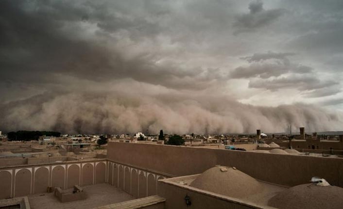 Irak'ta kum fırtınası: 5 ölü!