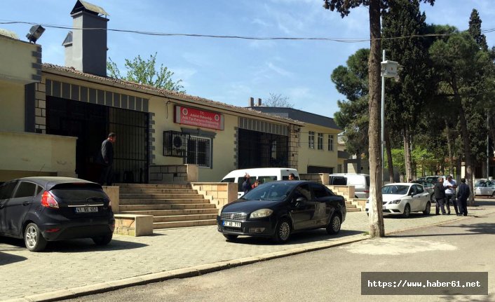 Evinin önünde pompalı tüfekle öldürüldü