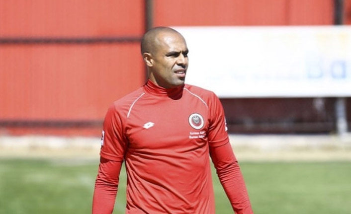 Mert Nobre futbolu bırakıyor!