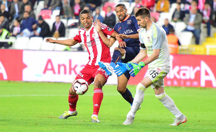 Medipol Başakşehir berabere kaldı! Zirve iyice karıştı!
