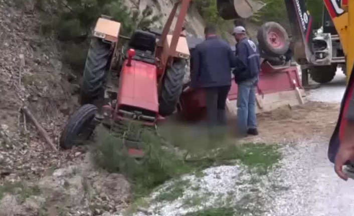 Traktörün devrildi 2 kişi altında kalıp öldü