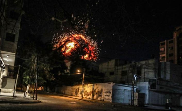 İsrail ordusu Gazze'de AA'nın ofisinin de bulunduğu binayı vurdu