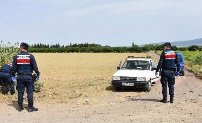 Otomobilde erkek cesedi bulundu