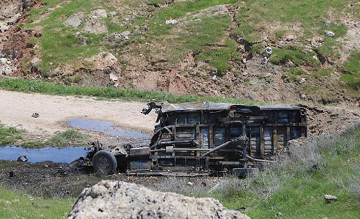 Öğrenci servisinin geçişi sırasında patlama: 2 ölü